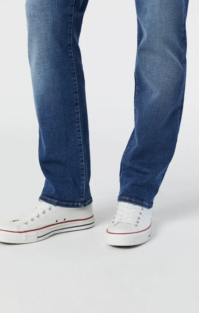 MAVI0045326553M - Zach In Bid Brushed Organic Move Jeans With Optional Logo - Legs Closeup