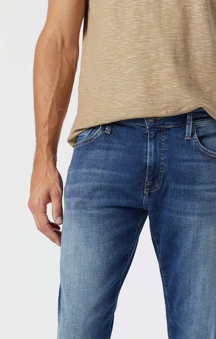 Zach In Bid Brushed Organic Move Jeans With Optional Logo - MAVI0045326553M - Front Closeup